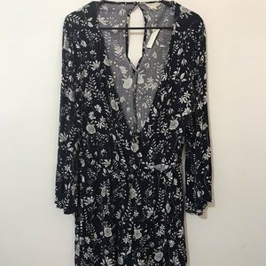 New Aeropostale Floral Romper Size Large